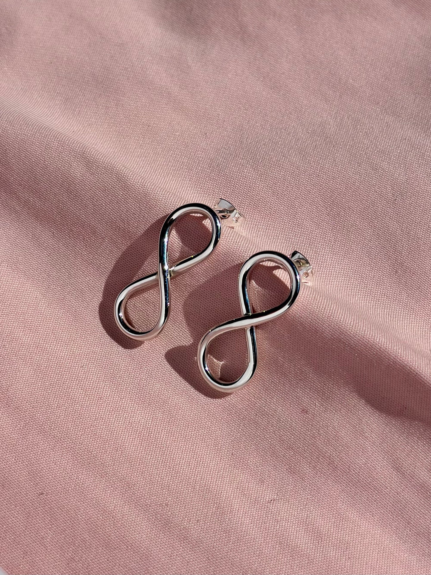 Aretes "Infinito" de Eya's