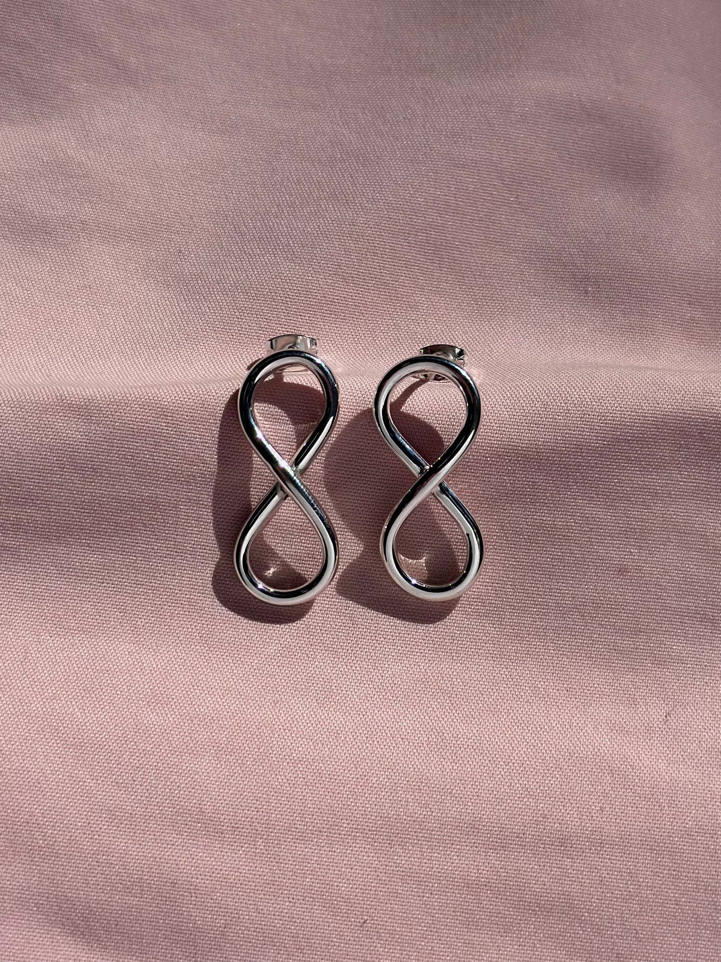Aretes "Infinito" de Eya's