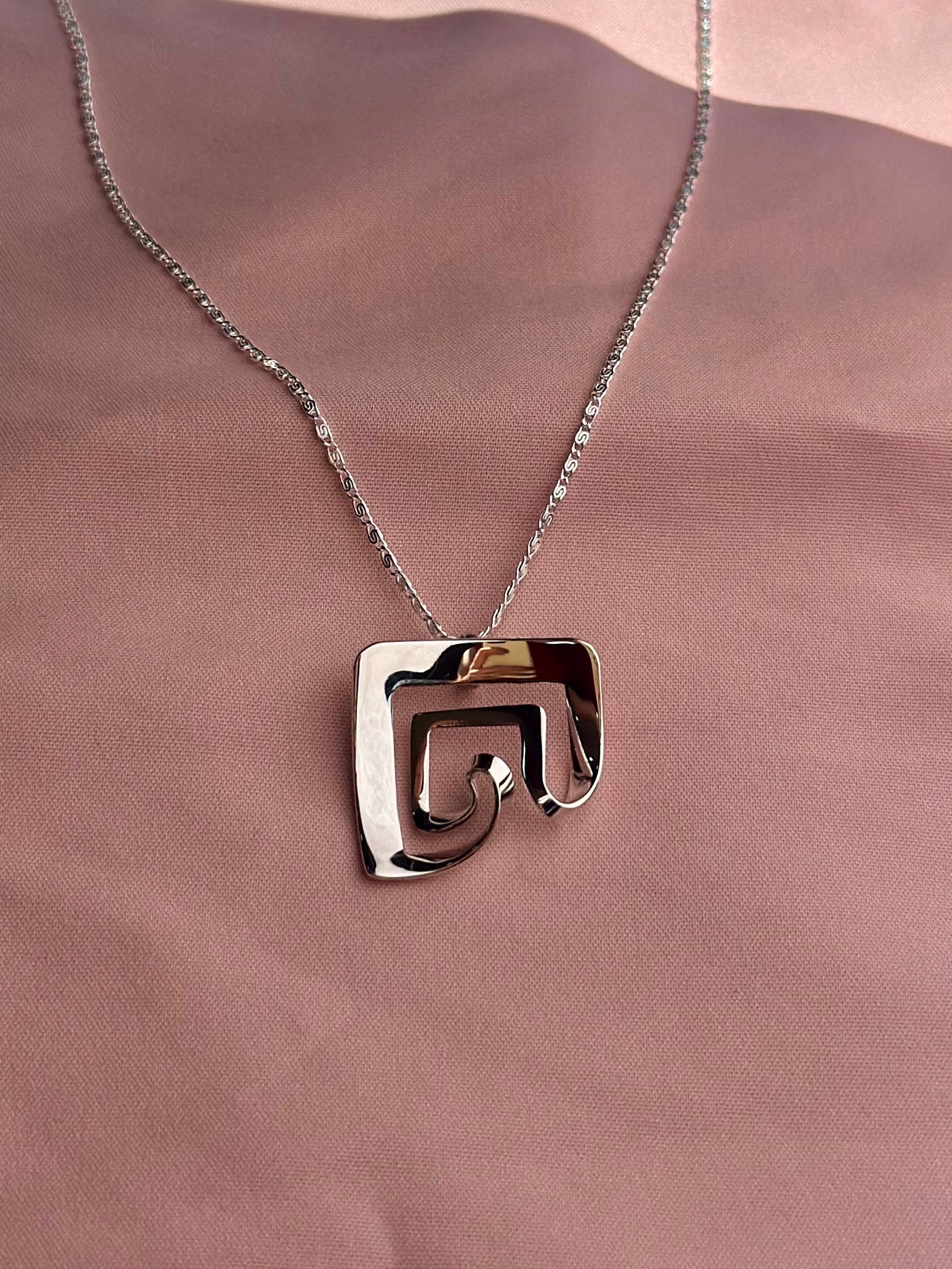 Collar "Logotipo de Eya's"