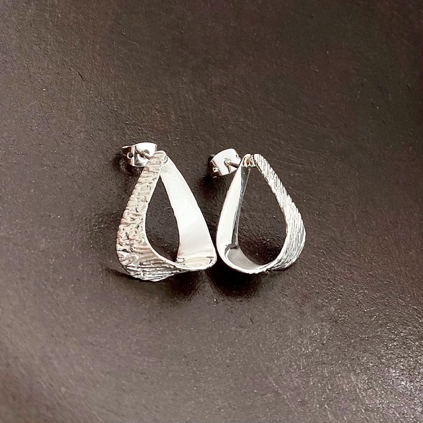 Aretes "Aktzin" - Acabado Oleado